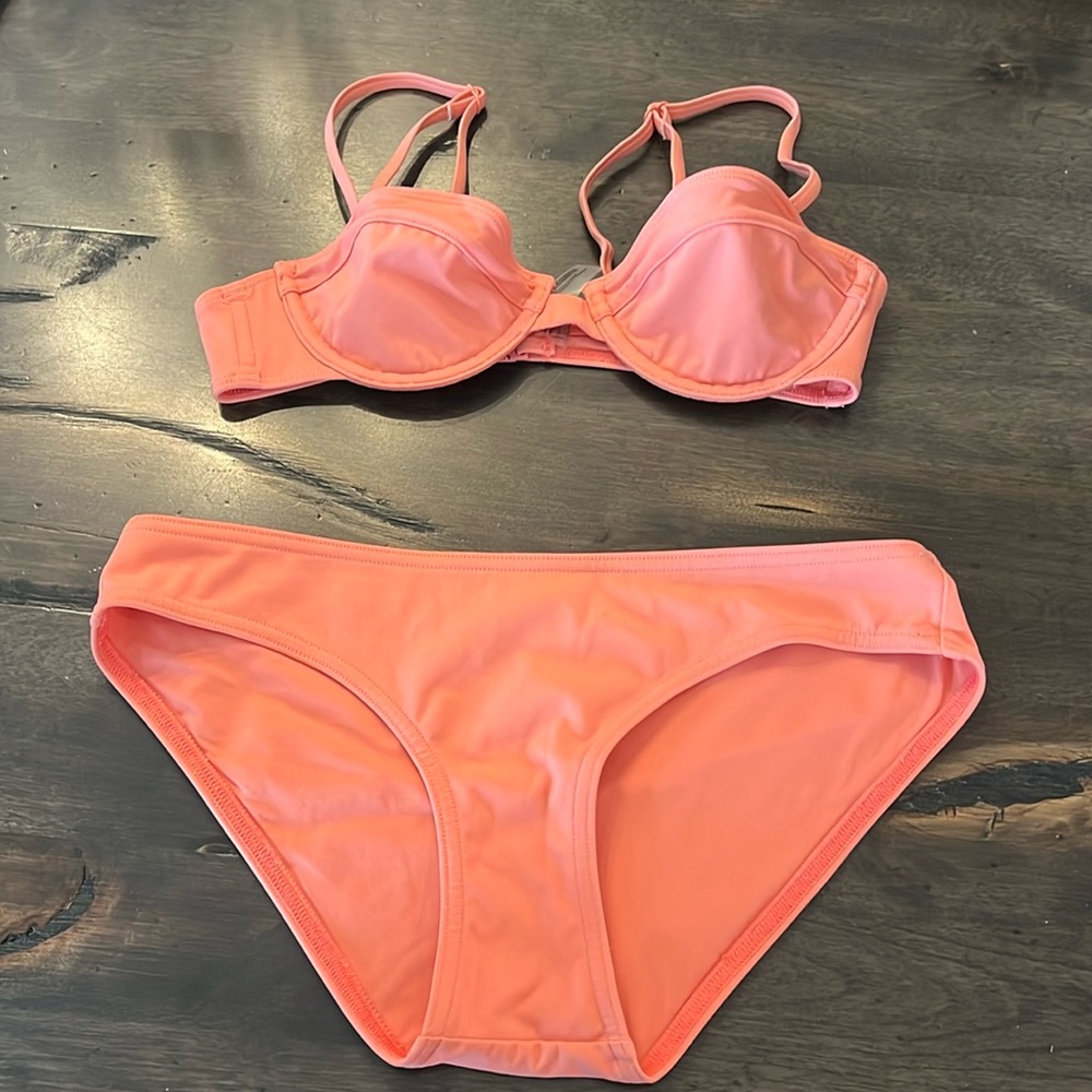 Aritzia swimsuit size 2XS